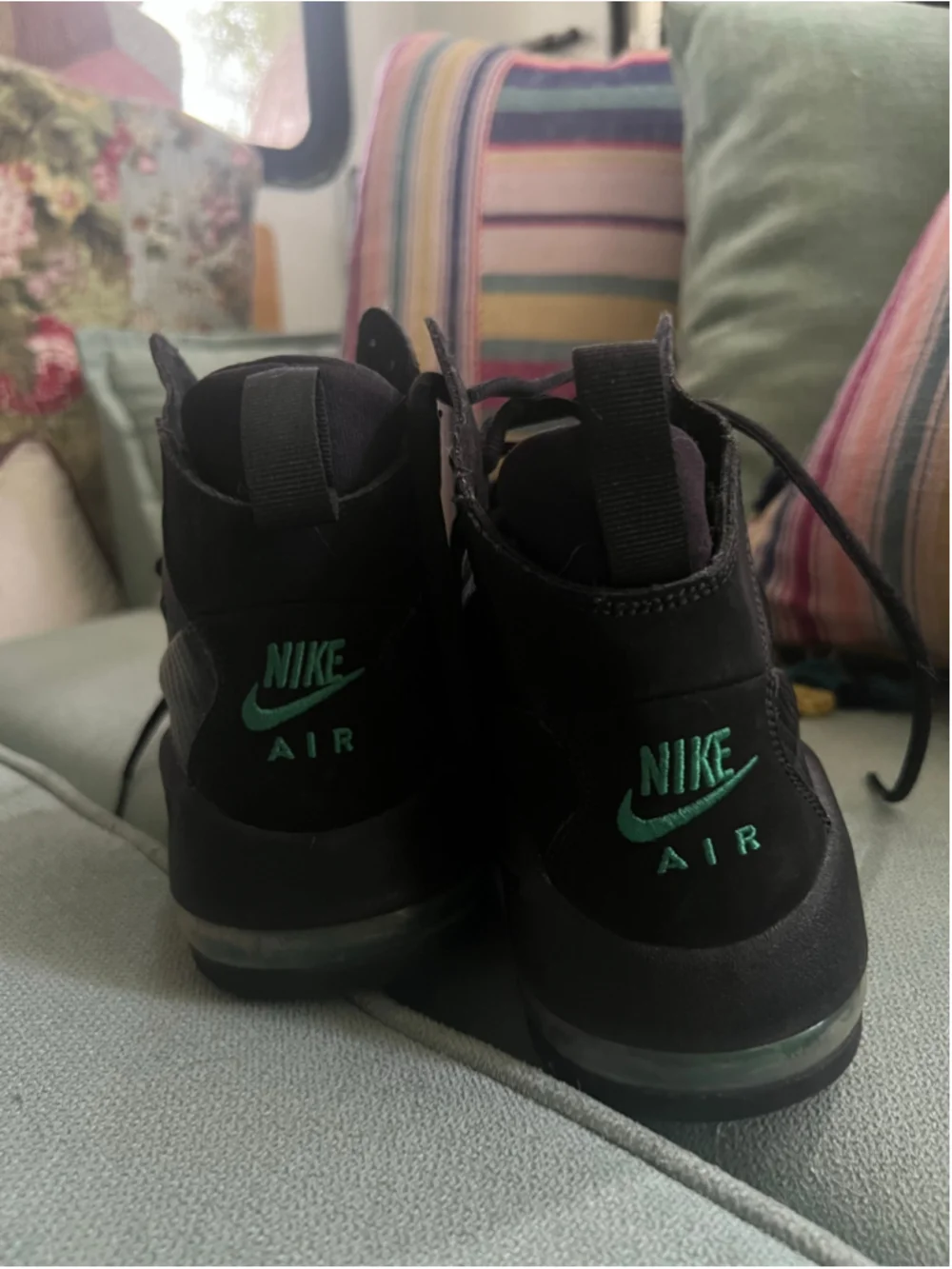 Women's Nike Air Max Black Green Sneakers Size 7